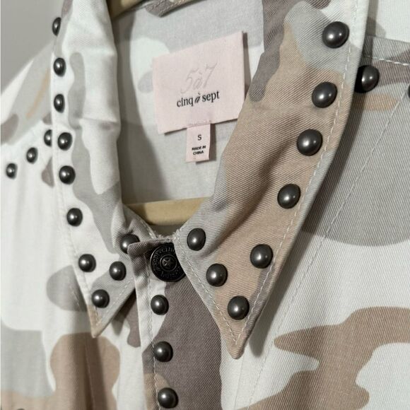 ⭕️ Cinq à Sept Chiara Camo Studded Jacket Women’s - Picture 14 of 14